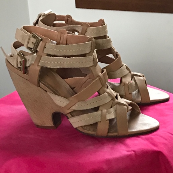 Tan sandals - Picture 3 of 7